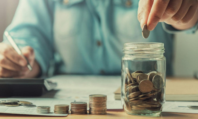 Gửi tiết kiệm là kênh đầu tư an toàn và ít rủi ro được nhiều khách hàng lựa chọn.