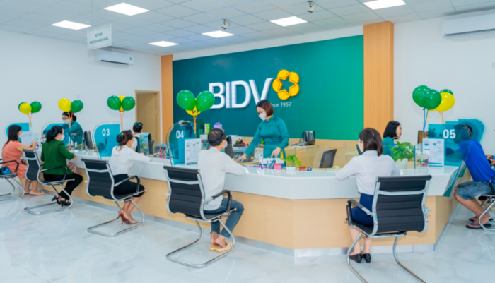 Nếu không đủ khả năng trả nợ, bạn hãy chủ động đến trực tiếp ngân hàng để được tư vấn, hỗ trợ